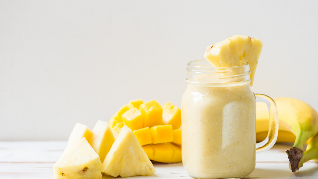 Le smoothie au miel et aux fruits tropicaux